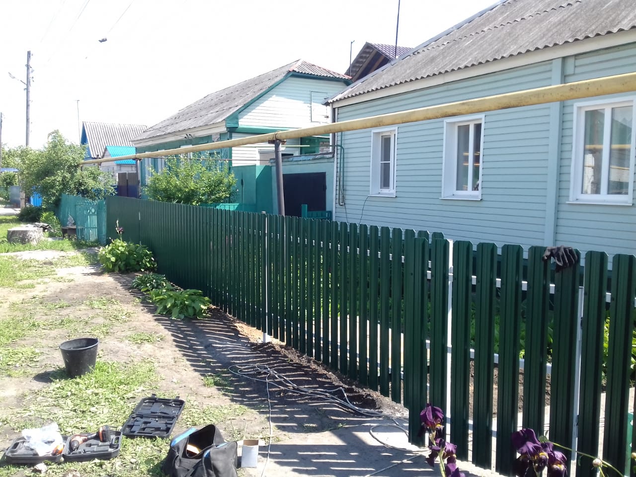 Комбинированный забор 25м штакетник и профлист, ворота, калитка фото в Якутске