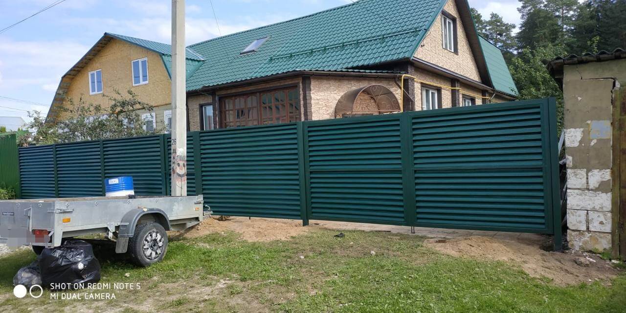 Забор-жалюзи с ламелями еврожалюзи ral6005/6005 Зеленый Мох 2-х сторонний фото1 в Якутске