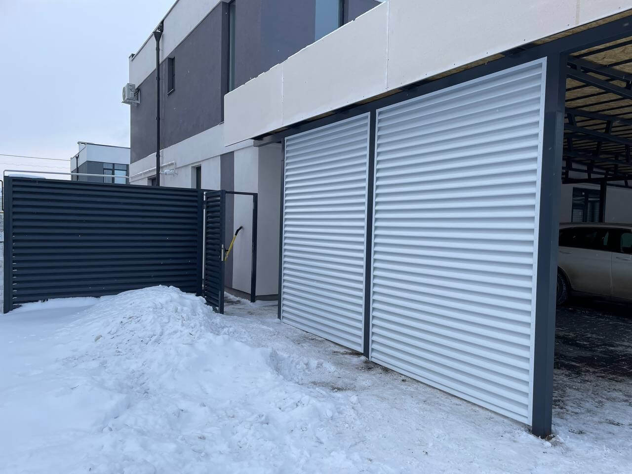 Парковочное место из ламелей Еврожалюзи RAL9003/9003 Белый двусторонний фото 1 в Якутске