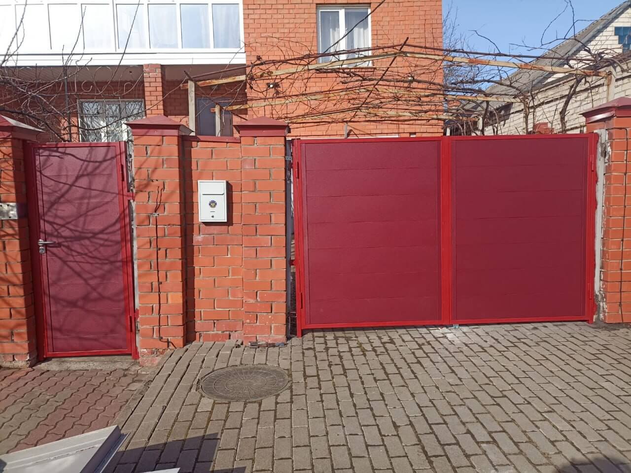 Ворота и калитка из металлопланкена 4м RAL3005 Красное Вино, Стальной Бархат в Якутске