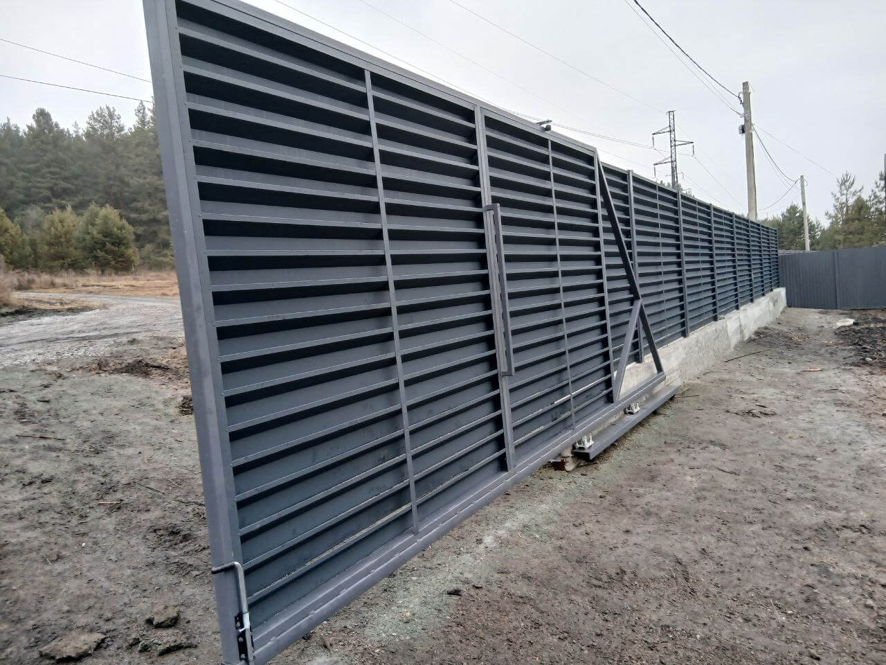 Забор-жалюзи из ламелей Хай-Тек 37м RAL7024/7024 Серый Графит двусторонний МАТТЕ фото 7 в Якутске