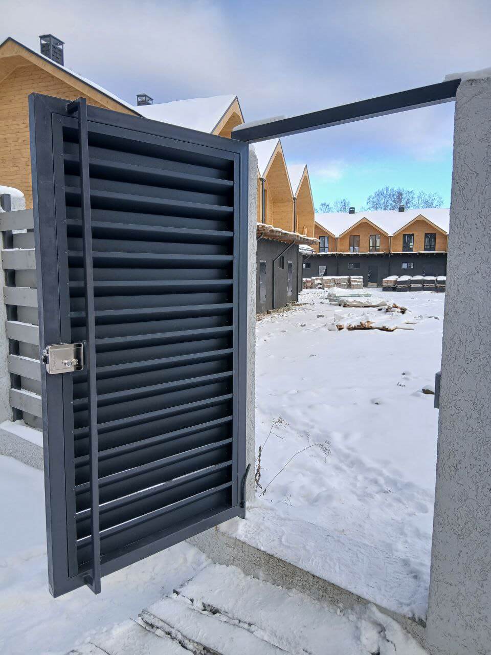 Входная группа из ламелей Хай-Тек RAL7024/7024 Серый Графит двусторонний МАТТЕ фото 21 в Якутске