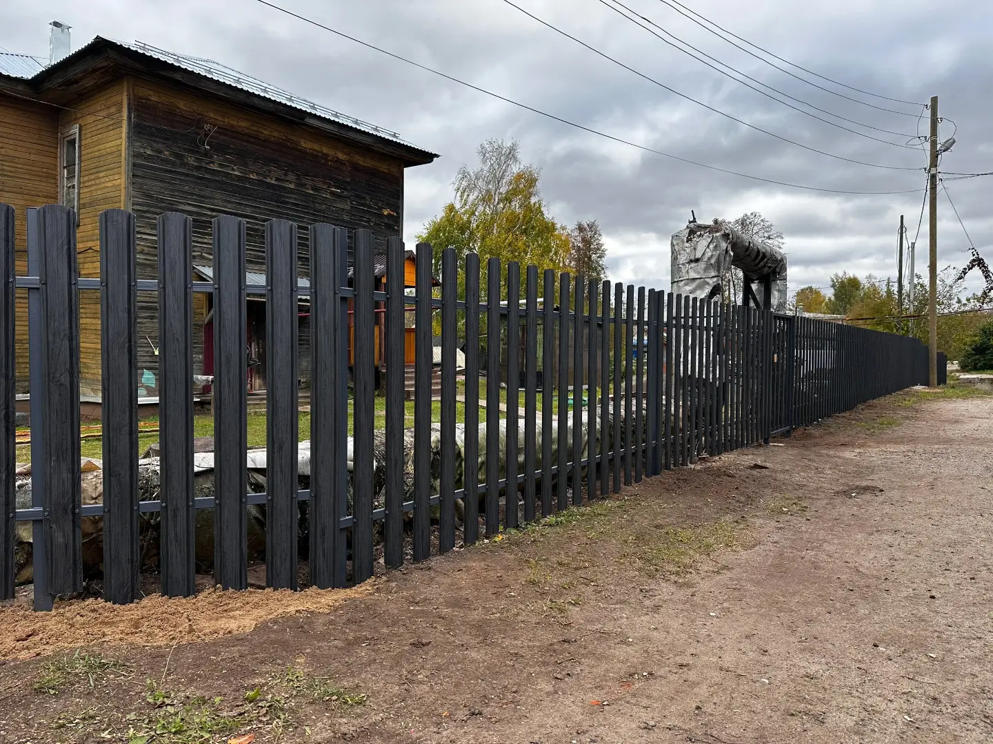 Забор из евроштакетника 63м Черное Дерево 3D Принтек фото 1 в Якутске