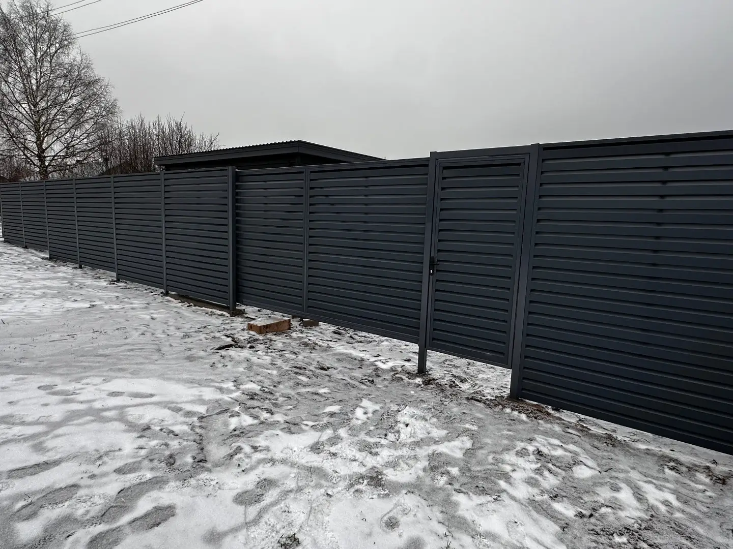 Забор-жалюзи из ламелей Хай-Тек 20м RAL7024/7024 Серый Графит двусторонний МАТТЕ фото 4 в Якутске
