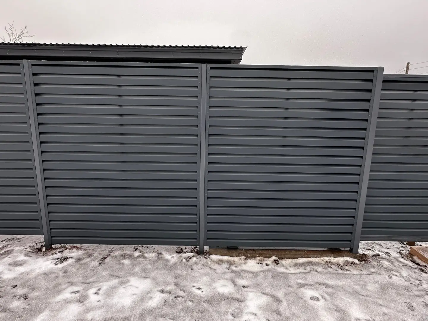 Забор-жалюзи из ламелей Хай-Тек 20м RAL7024/7024 Серый Графит двусторонний МАТТЕ фото 2 в Якутске
