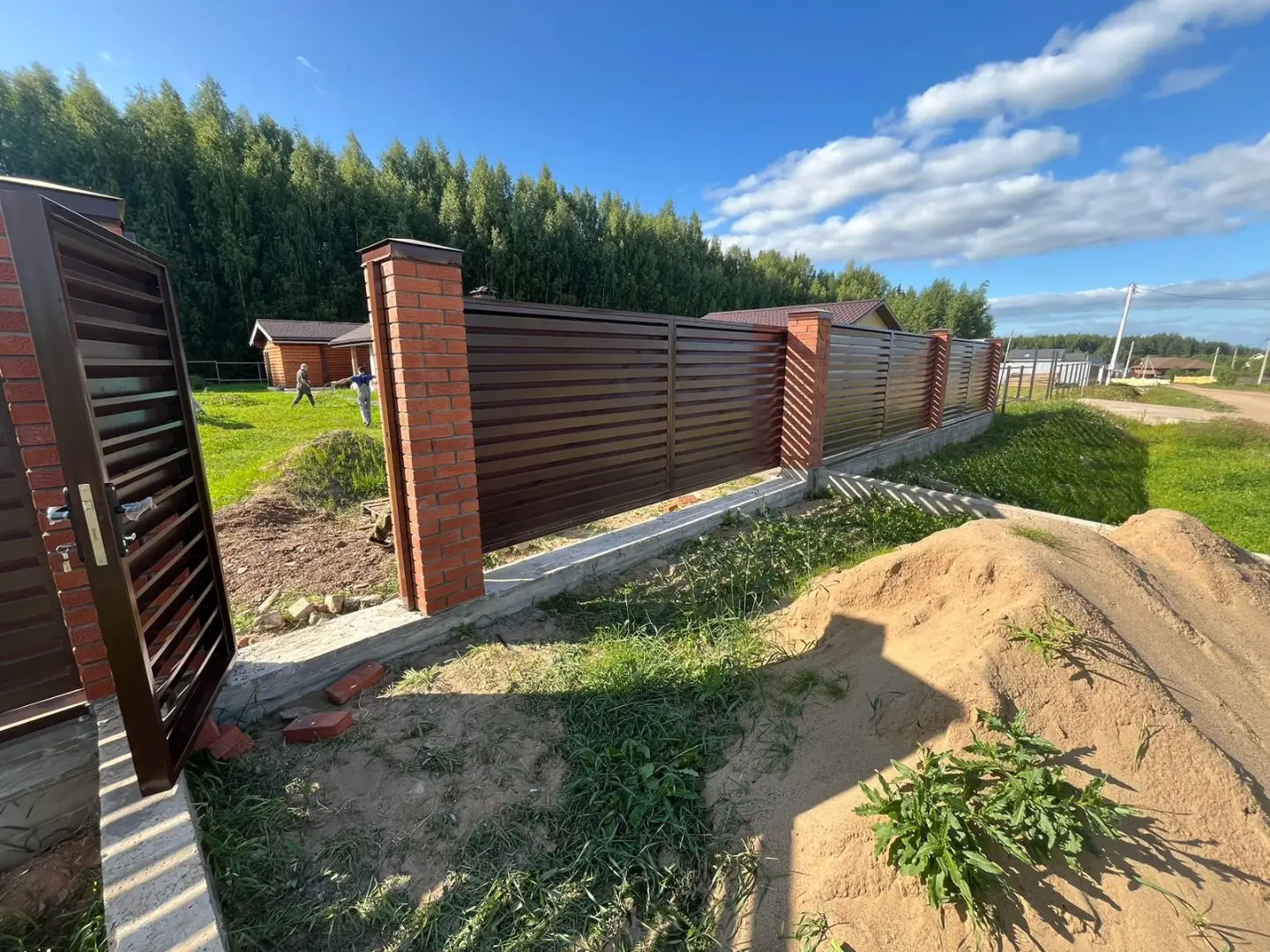 Забор-жалюзи из ламелей Хай-Тек 26м RAL8017/8017 Шоколад двусторонний фото 5 в Якутске